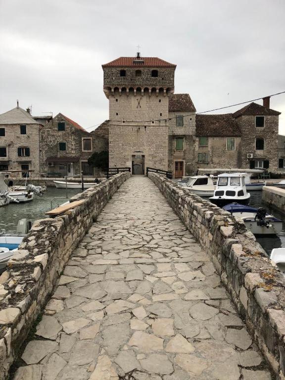 Spacious Apartment Close To The Sea In Kastel Luksic Kaštela Esterno foto