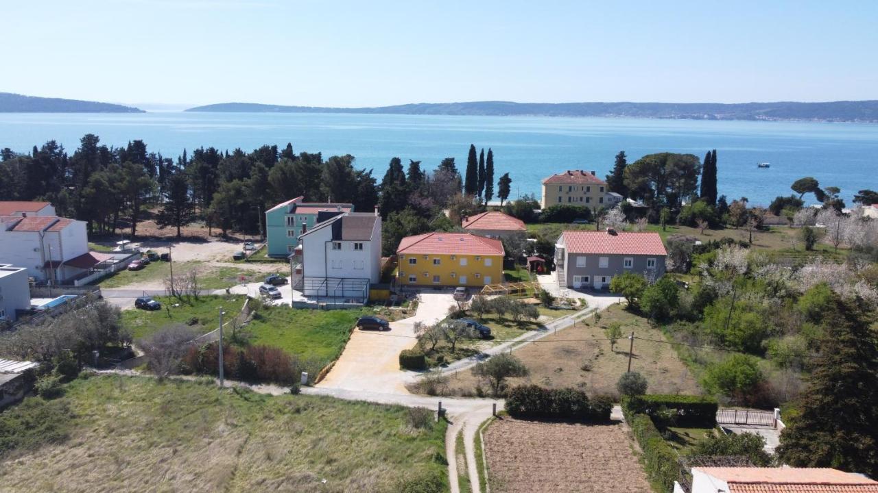 Spacious Apartment Close To The Sea In Kastel Luksic Kaštela Esterno foto