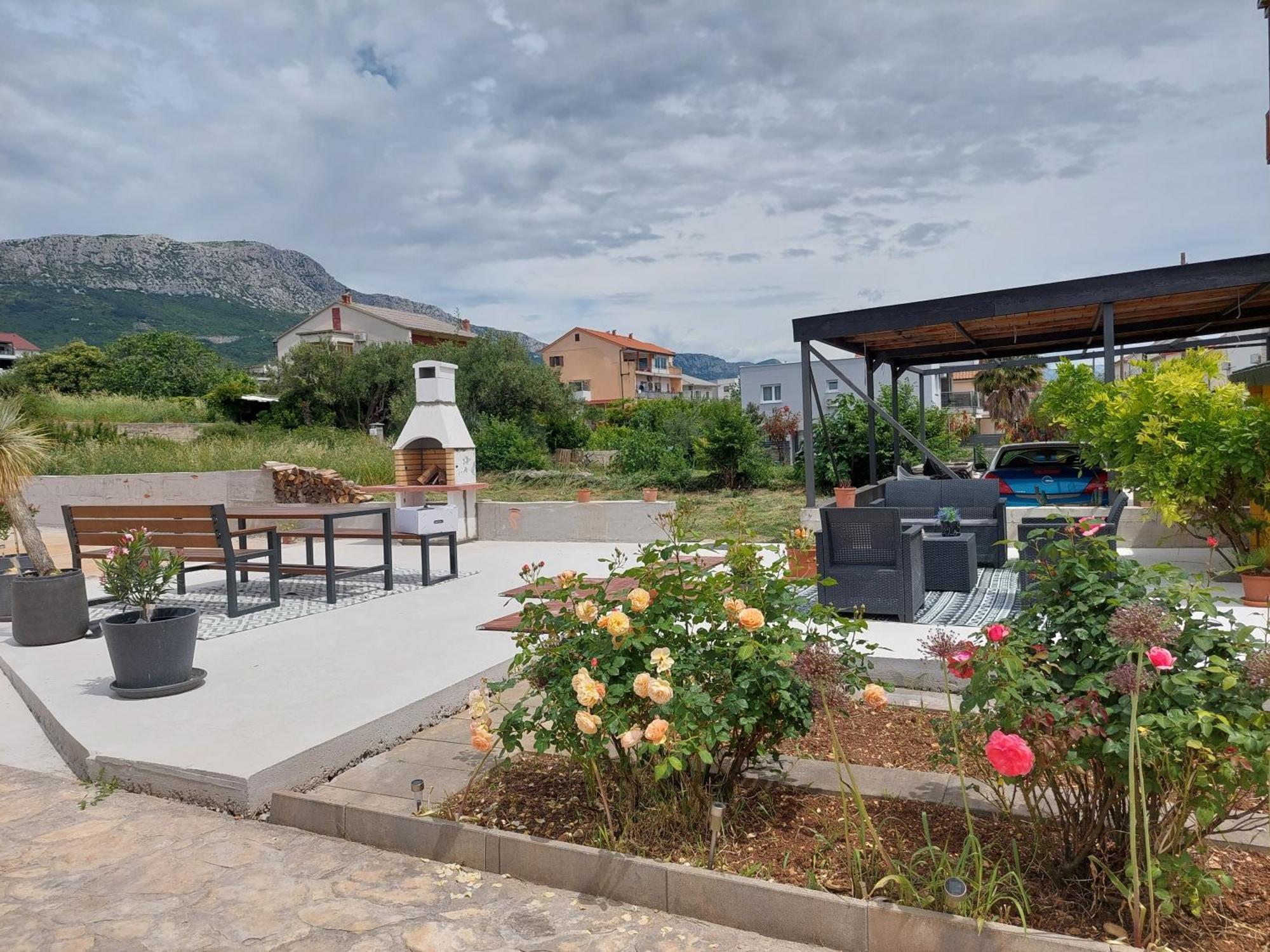 Spacious Apartment Close To The Sea In Kastel Luksic Kaštela Esterno foto